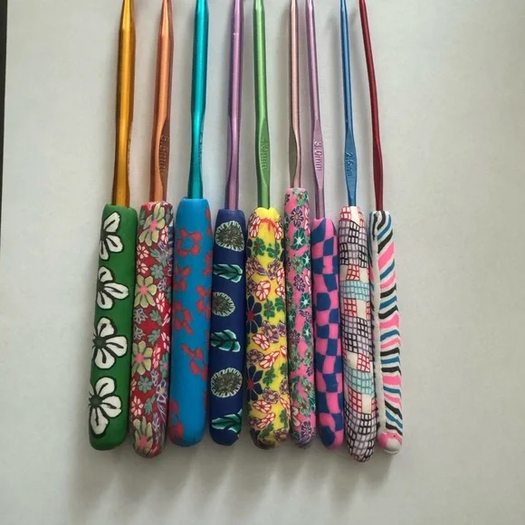 9Pcs Crochet Hook / Knitting Needles Set With Fancy Markings Handle - Picture 8 of 9